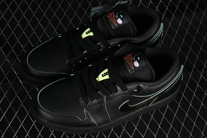 All Categories Air Jordan Jordan Series Basketball Shoes Air Jordan 1 Low Air Jordan 1 Low "Black Cat" AJ1 Joe 1 Special Edition Black Low-top Basketball Shoes HM3690-001